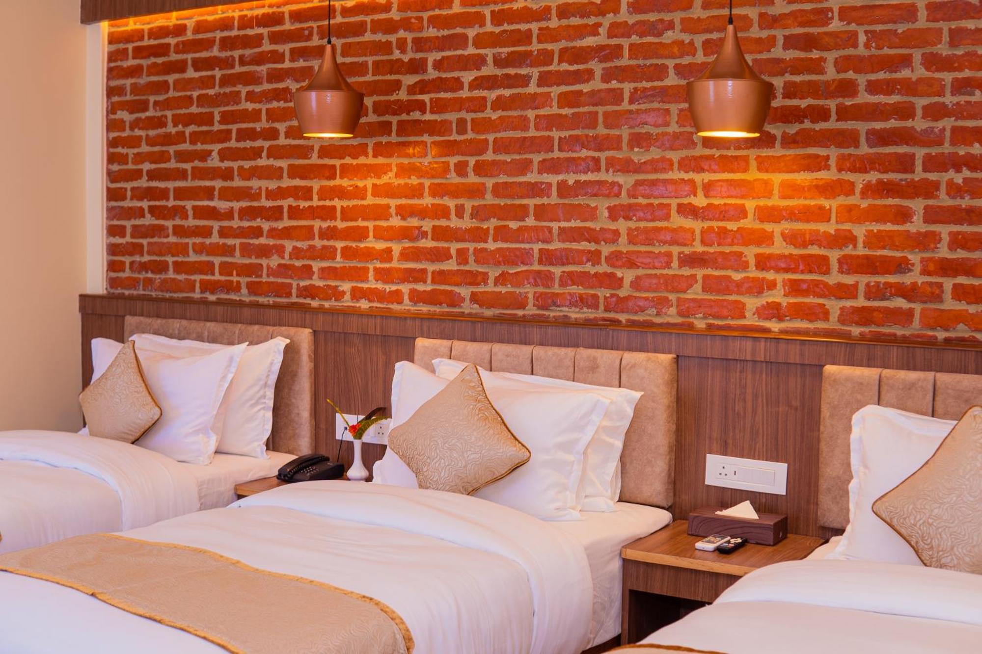 Temple Himalaya Hotel & Spa Покхара Экстерьер фото